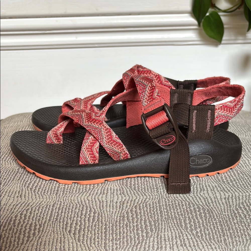 Chaco Peach/Brown Z1 Classic Sandals with Toe loop - Picture 4 of 8
